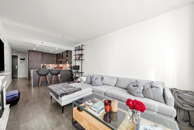 750 N Hudson Avenue 1004, Chicago, IL 60654