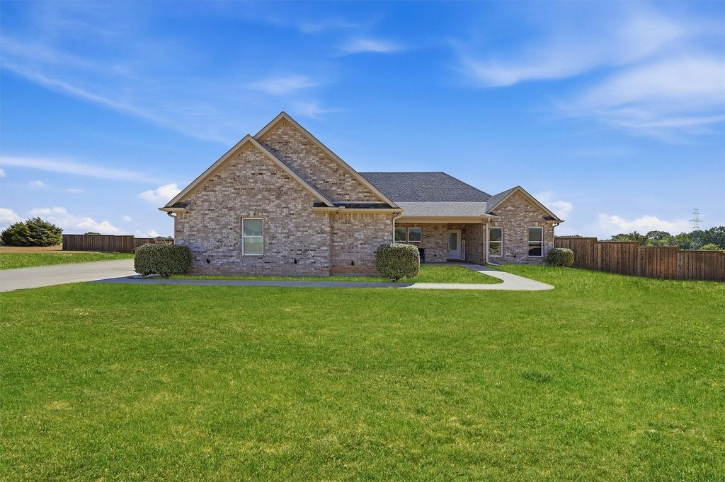 1001 Johnson Trail, Bells, TX 75414