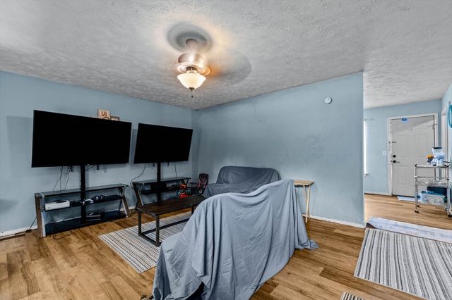 1003 East Parkview Street, Ozark, MO 65721