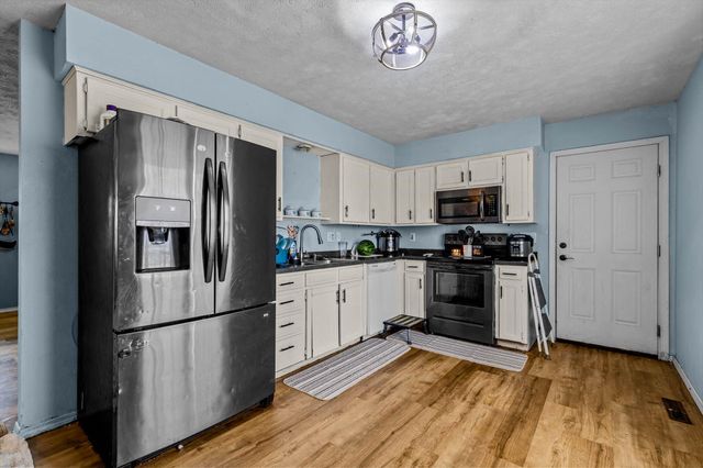 1003 East Parkview Street, Ozark, MO 65721