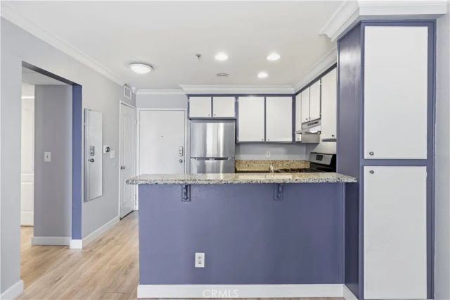 5143 Bakman Avenue 320, North Hollywood, CA 91601