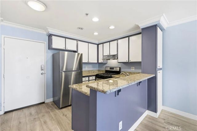 5143 Bakman Avenue 320, North Hollywood, CA 91601