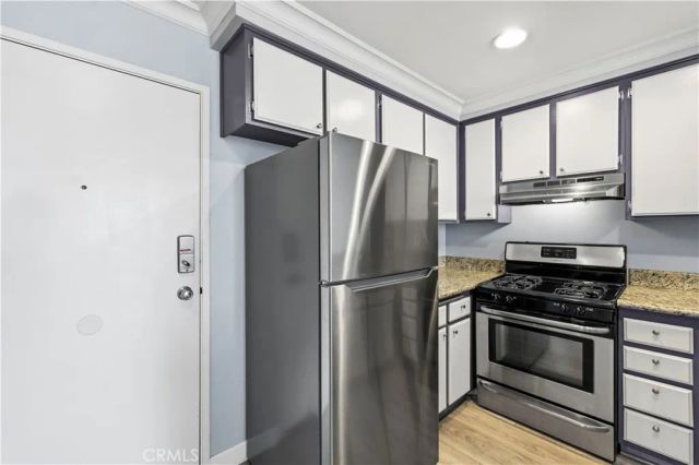 5143 Bakman Avenue 320, North Hollywood, CA 91601
