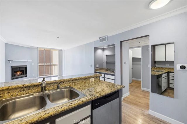 5143 Bakman Avenue 320, North Hollywood, CA 91601