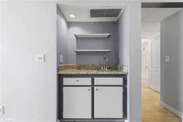 5143 Bakman Avenue 320, North Hollywood, CA 91601