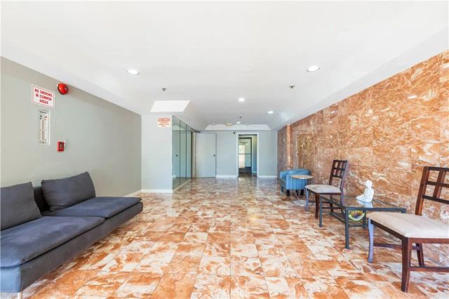 5143 Bakman Avenue 320, North Hollywood, CA 91601