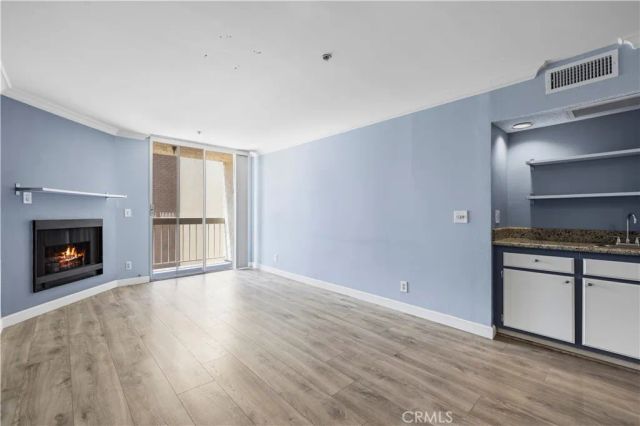 5143 Bakman Avenue 320, North Hollywood, CA 91601