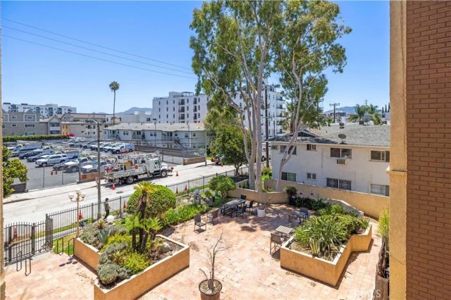 5143 Bakman Avenue 320, North Hollywood, CA 91601