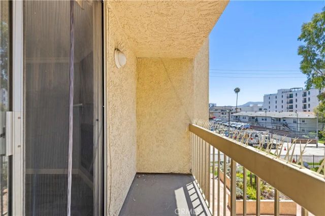 5143 Bakman Avenue 320, North Hollywood, CA 91601