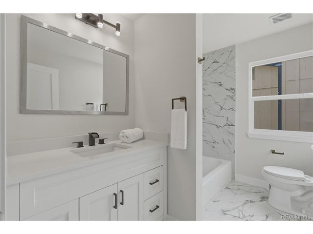 1351 S Peoria Ct, Aurora, CO 80012