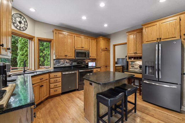 8796 Horizon Ridge, Victoria, MN 55386