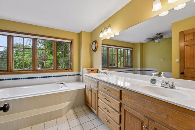 8796 Horizon Ridge, Victoria, MN 55386