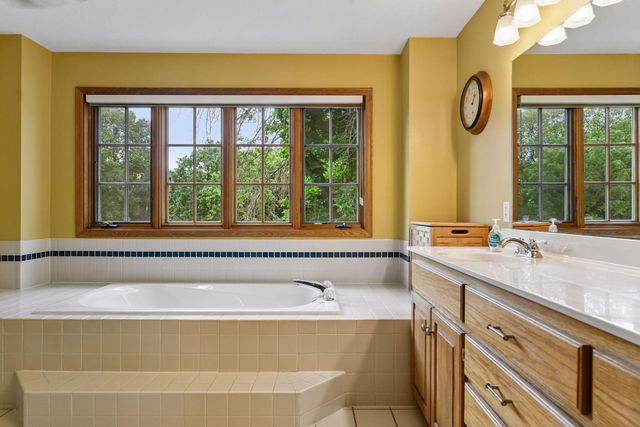 8796 Horizon Ridge, Victoria, MN 55386