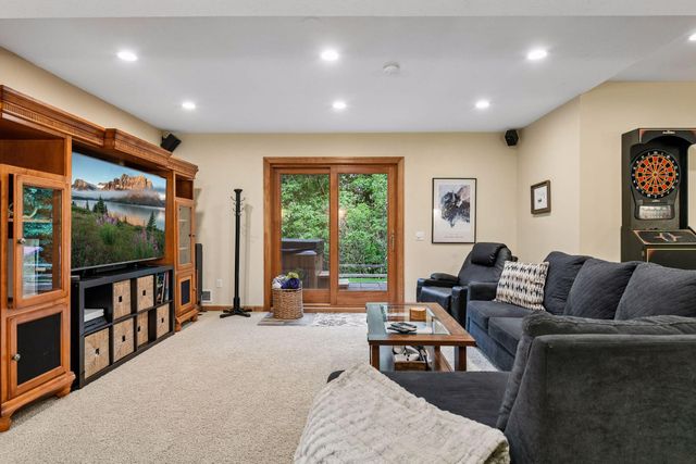 8796 Horizon Ridge, Victoria, MN 55386