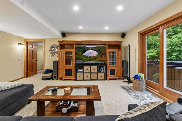 8796 Horizon Ridge, Victoria, MN 55386