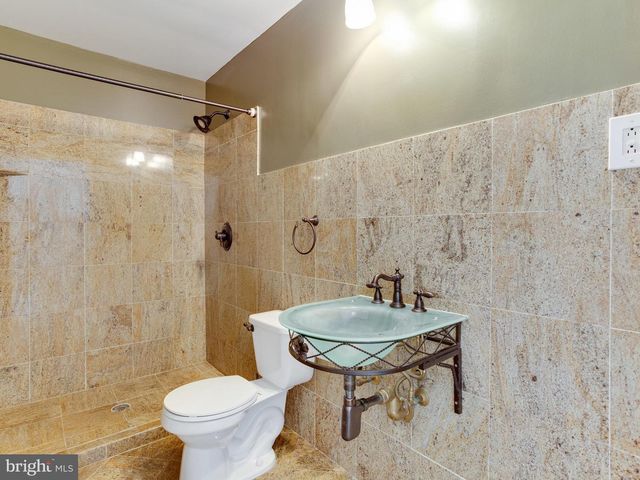 6704 DOROTHY GILES CT, Alexandria, VA 22315