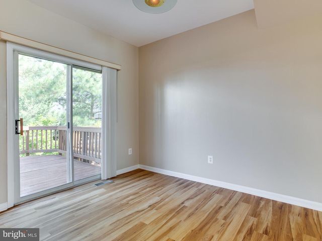 6704 DOROTHY GILES CT, Alexandria, VA 22315