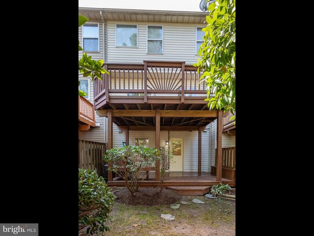 6704 DOROTHY GILES CT, Alexandria, VA 22315