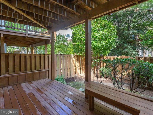 6704 DOROTHY GILES CT, Alexandria, VA 22315