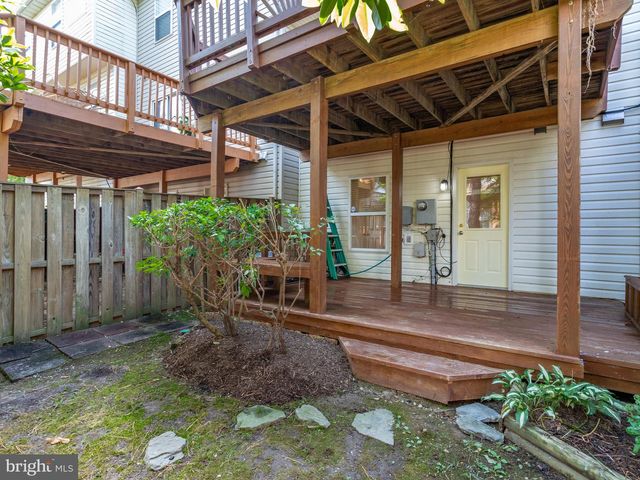 6704 DOROTHY GILES CT, Alexandria, VA 22315