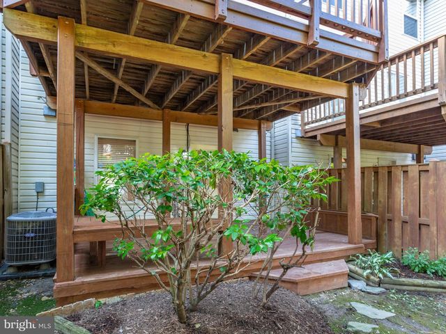 6704 DOROTHY GILES CT, Alexandria, VA 22315