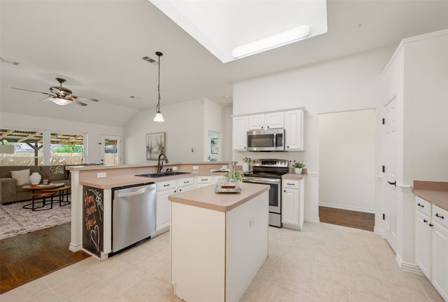 1812 Saint Nevis Drive, Mansfield, TX 76063