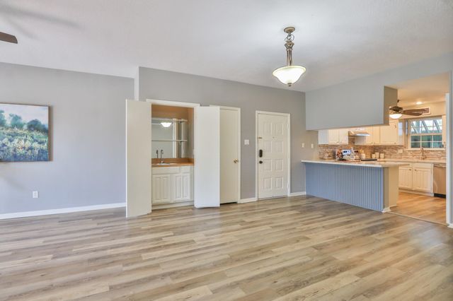 4747 Nasa Parkway 110, Seabrook, TX 77586