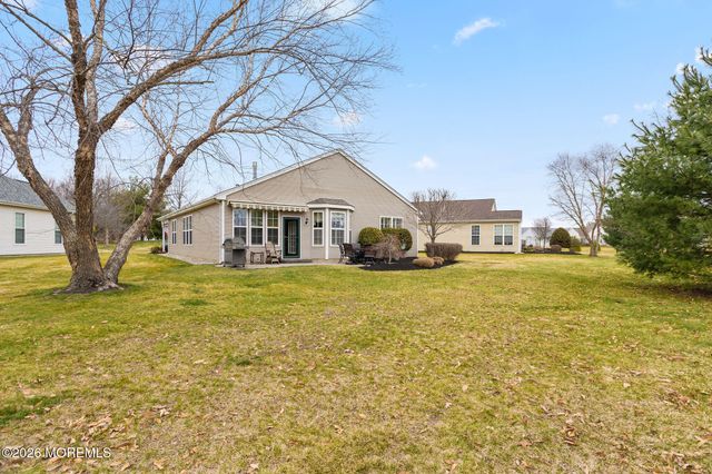 26 Powderhorn Way, Allentown, NJ 08501