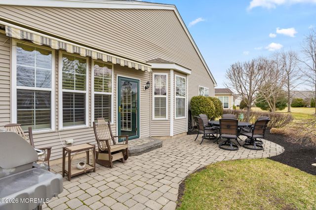 26 Powderhorn Way, Allentown, NJ 08501