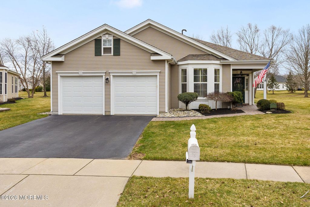 26 Powderhorn Way, Allentown, NJ 08501