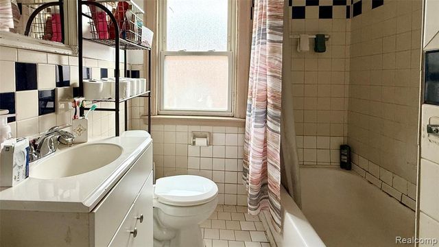 18037 Pennington, Detroit, MI 48221