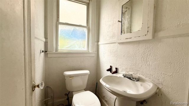 18037 Pennington, Detroit, MI 48221