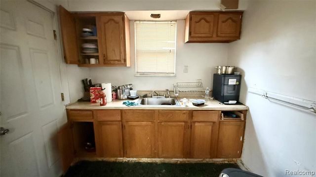 18037 Pennington, Detroit, MI 48221