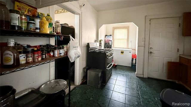 18037 Pennington, Detroit, MI 48221