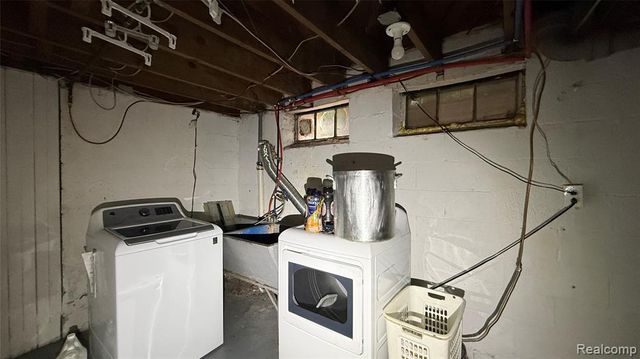 18037 Pennington, Detroit, MI 48221