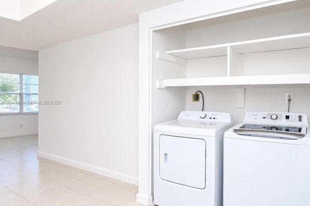 411 SE 10th Street 1, Hallandale Beach, FL 33009