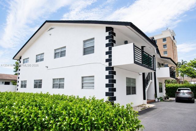 411 SE 10th Street 1, Hallandale Beach, FL 33009