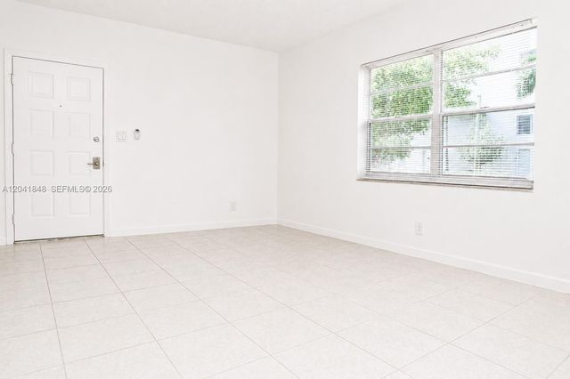 411 SE 10th Street 1, Hallandale Beach, FL 33009