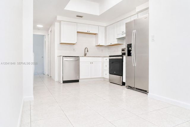 411 SE 10th Street 1, Hallandale Beach, FL 33009
