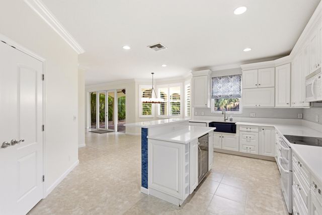 119 Hidden Hollow Drive, Palm Beach Gardens, FL 33418
