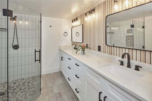 9856 Luna CIR A104, Naples, FL 34109