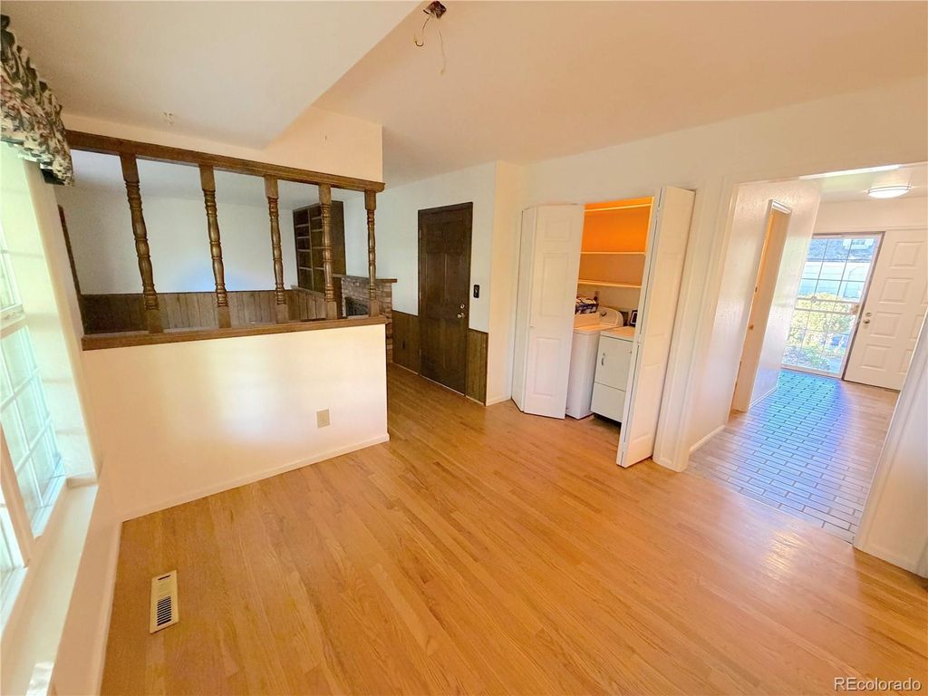 Image 10 of property listing at 9114 W Progress Avenue, Littleton, CO 80123