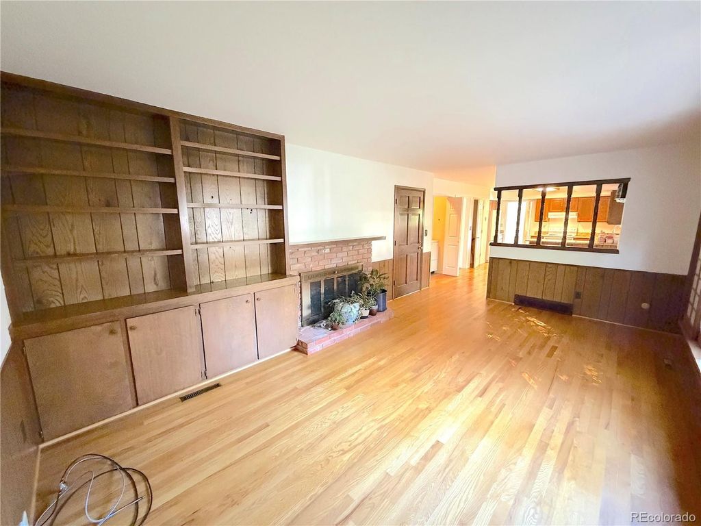 Image 12 of property listing at 9114 W Progress Avenue, Littleton, CO 80123