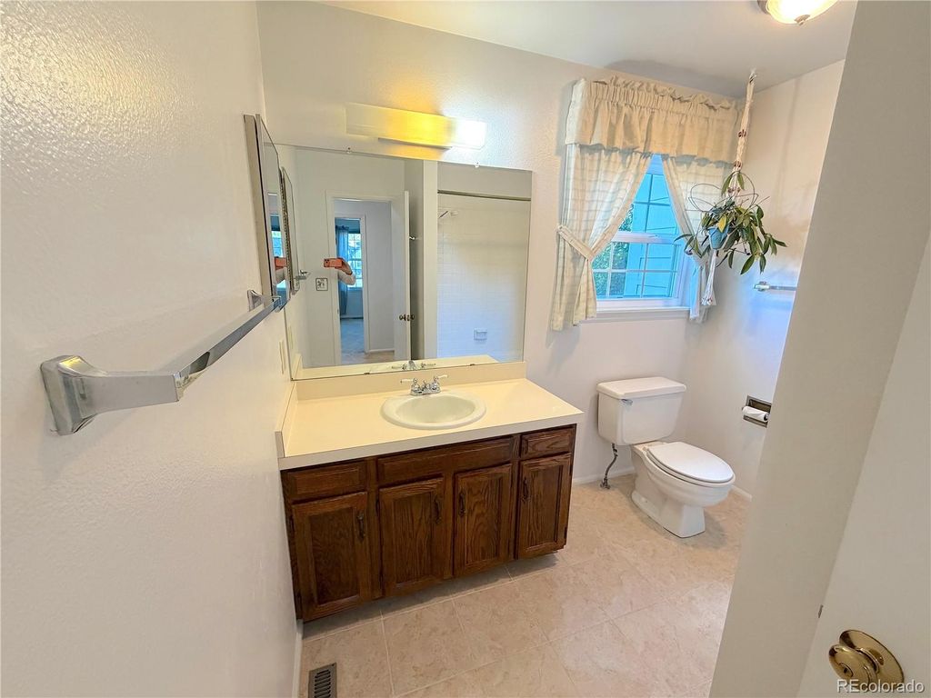 Image 20 of property listing at 9114 W Progress Avenue, Littleton, CO 80123