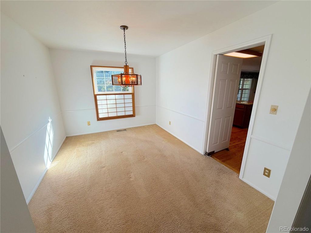 Image 6 of property listing at 9114 W Progress Avenue, Littleton, CO 80123