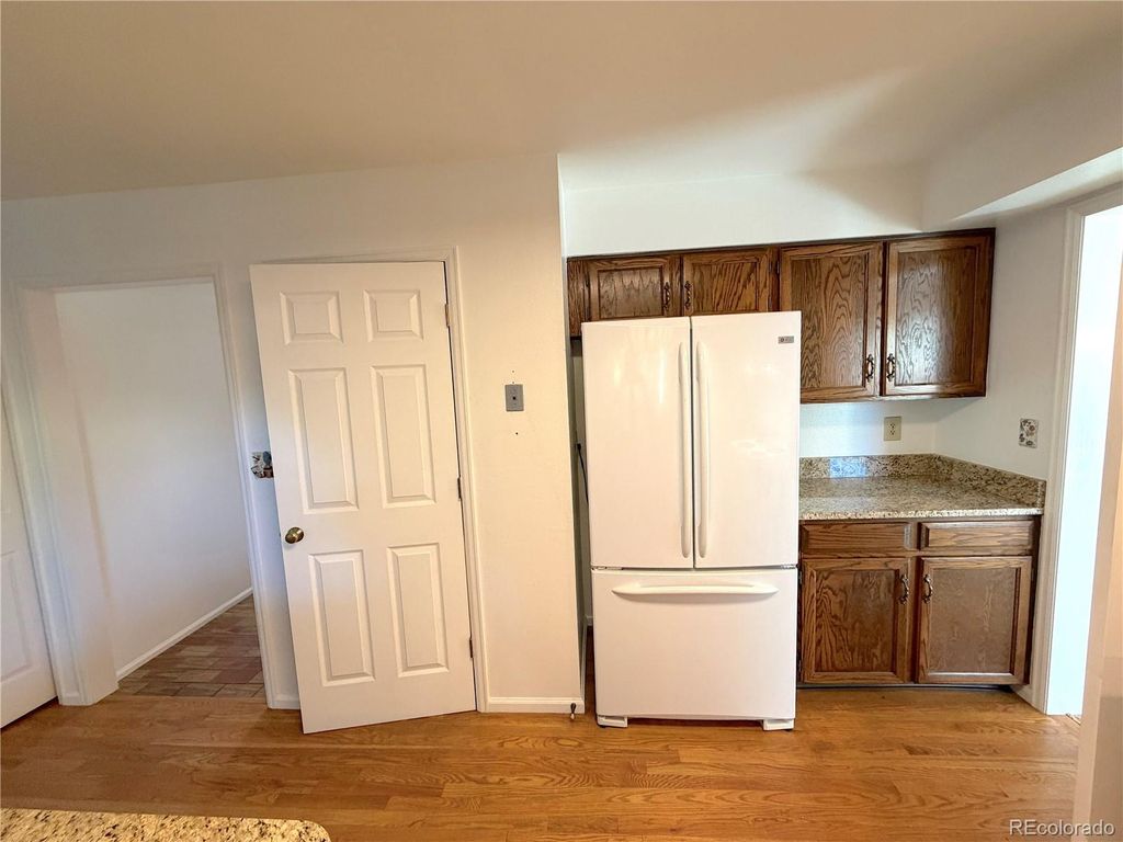 Image 8 of property listing at 9114 W Progress Avenue, Littleton, CO 80123