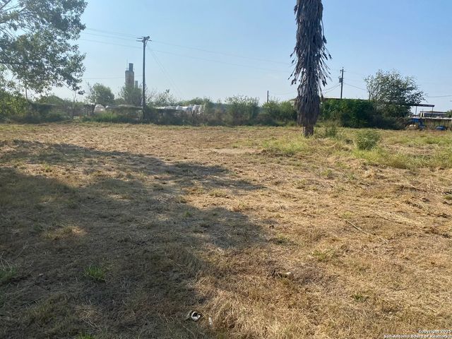 15650 interstate highway 35, Dilley, TX 78017