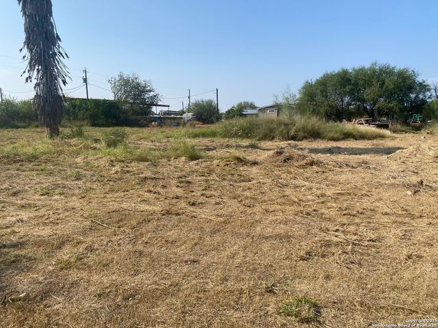 15650 interstate highway 35, Dilley, TX 78017