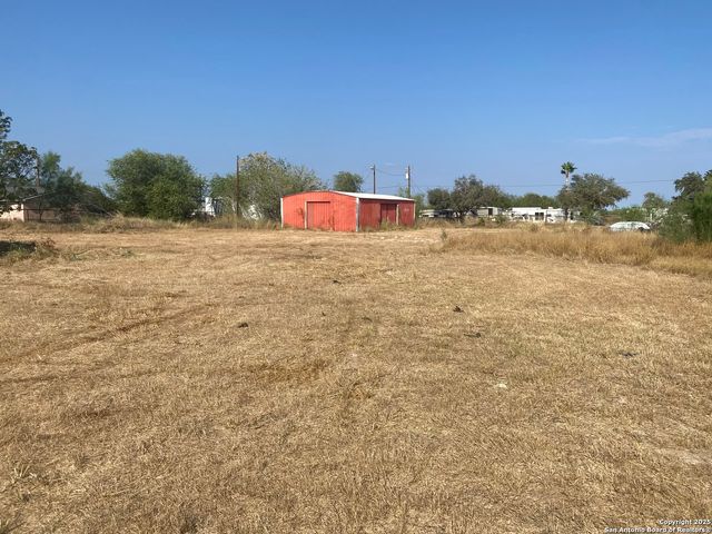 15650 interstate highway 35, Dilley, TX 78017