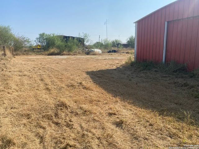 15650 interstate highway 35, Dilley, TX 78017